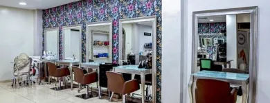 Immagine 11 azienda LES AMIES Servizi di bellezza in Segrate MI