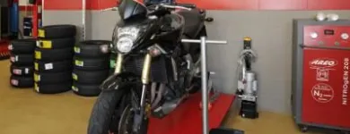 Immagine 1 azienda VM PNEUMATICI Veicoli in Lido Di Ostia RM